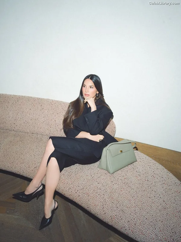 Olivia Munn photo 24 of 1075