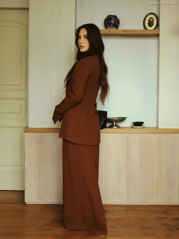 Olivia Munn photo 5 of 1075