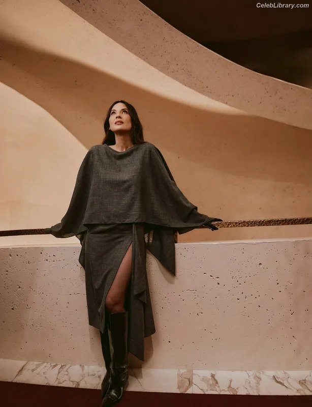 Olivia Munn photo 6 of 1075