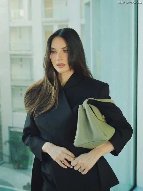 Olivia Munn photo 10 of 1075