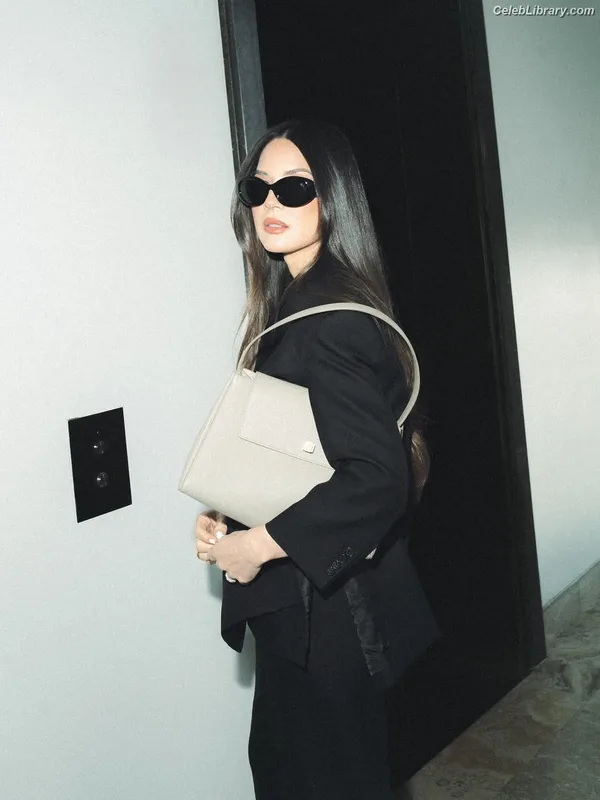 Olivia Munn photo 17 of 1075