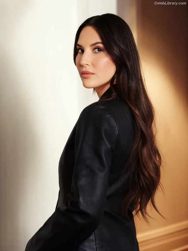 Olivia Munn photo 18 of 1075