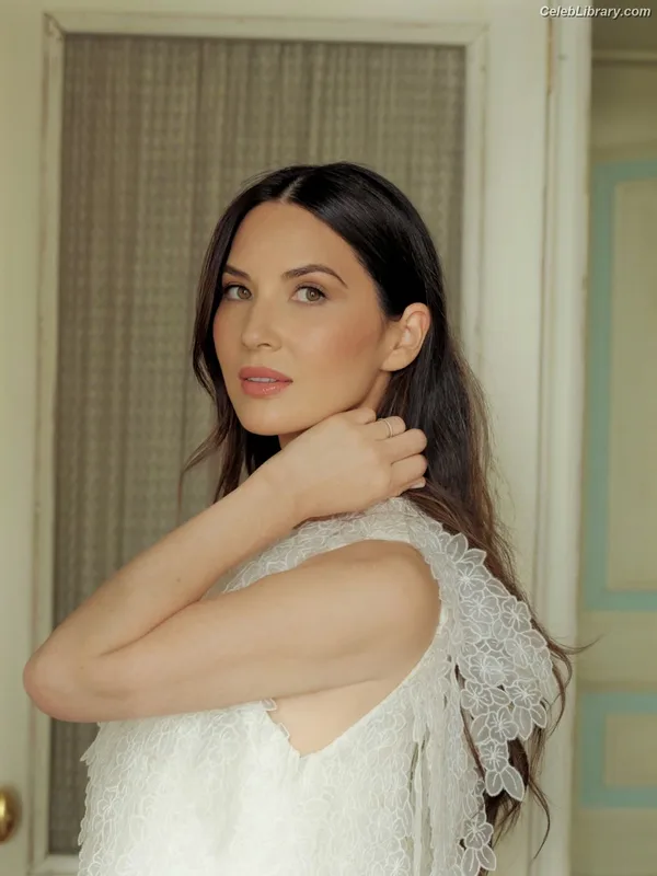 Olivia Munn photo 20 of 1075