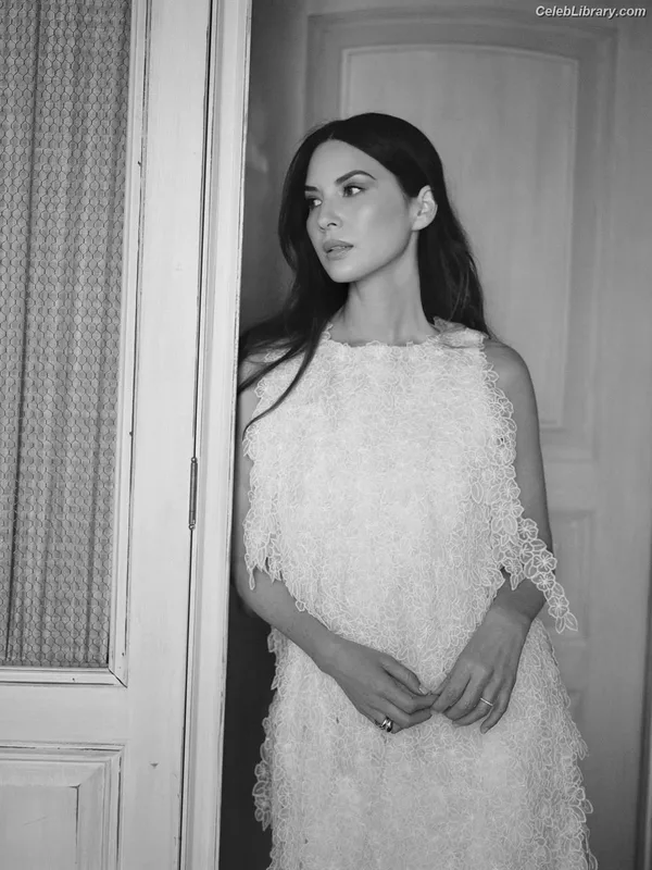 Olivia Munn photo 21 of 1075