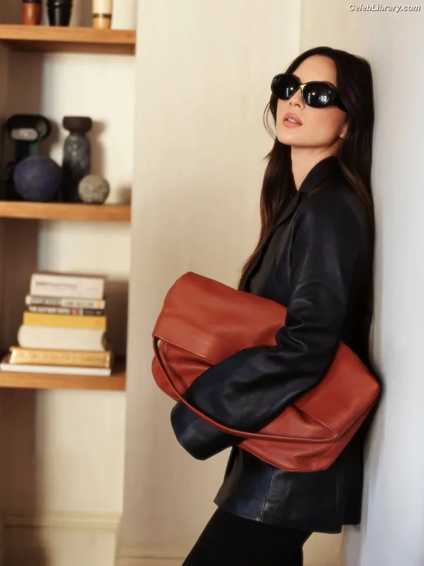 Olivia Munn photo 24 of 1075
