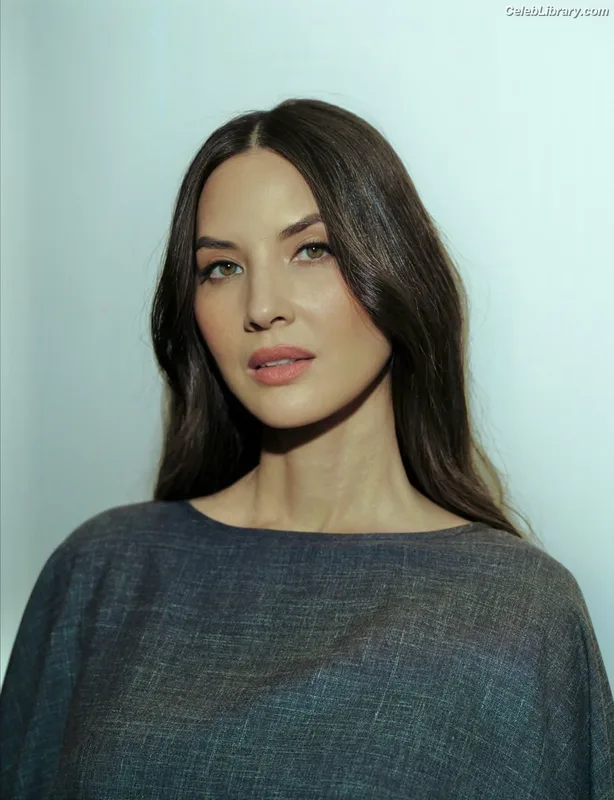 Olivia Munn photo 2 of 1075
