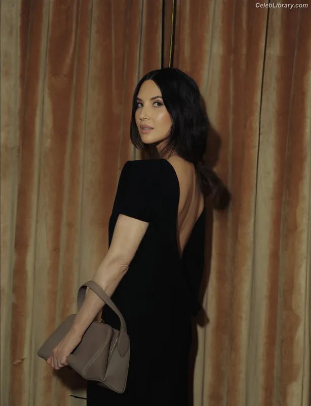 Olivia Munn photo 4 of 1075