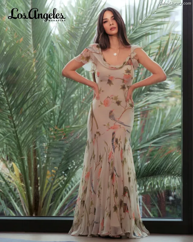 Olivia Munn photo 5 of 1075