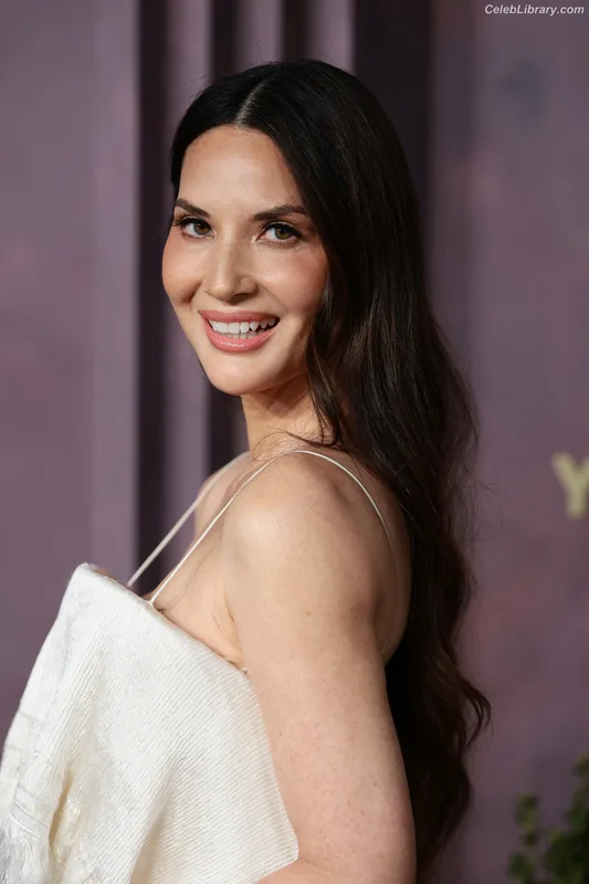 Olivia Munn photo 4 of 1075