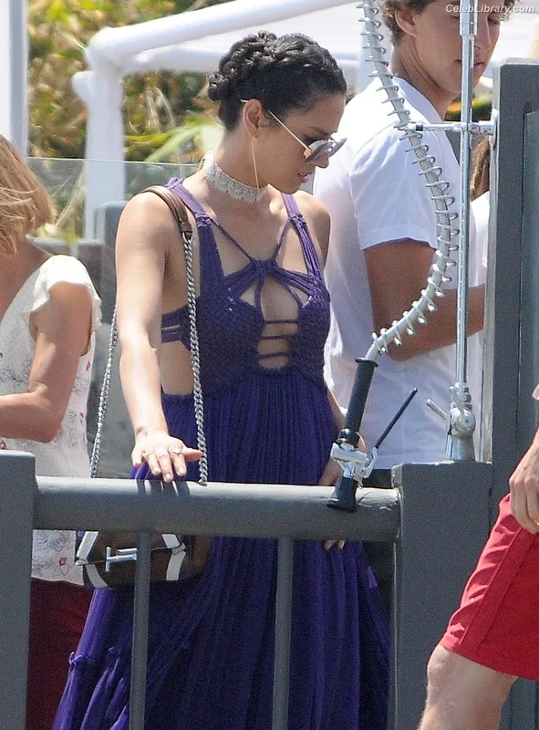 Olivia Munn photo 9 of 1075
