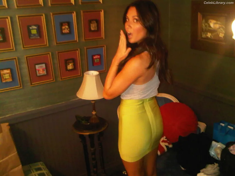 Olivia Munn photo 10 of 1075