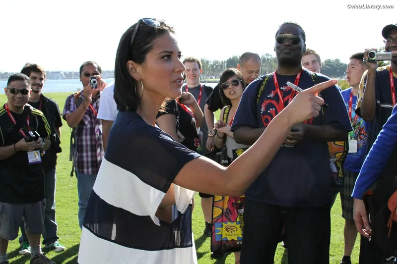 Olivia Munn photo 23 of 1075