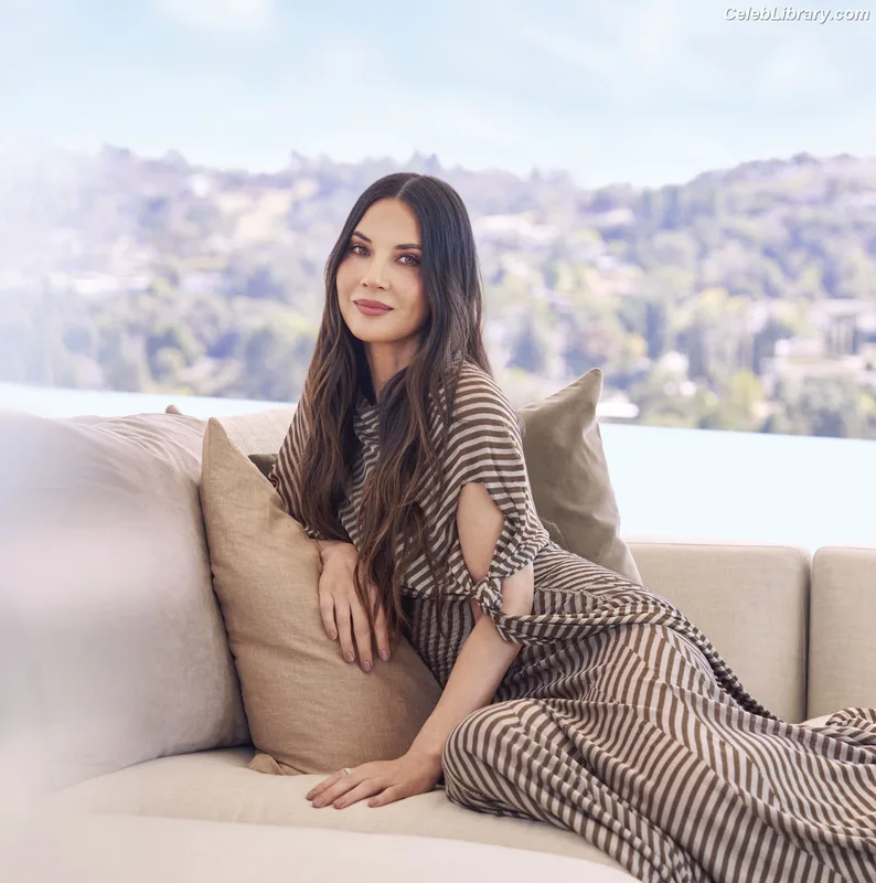 Olivia Munn photo 6 of 1075