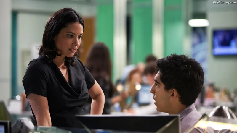 Olivia Munn photo 9 of 1075