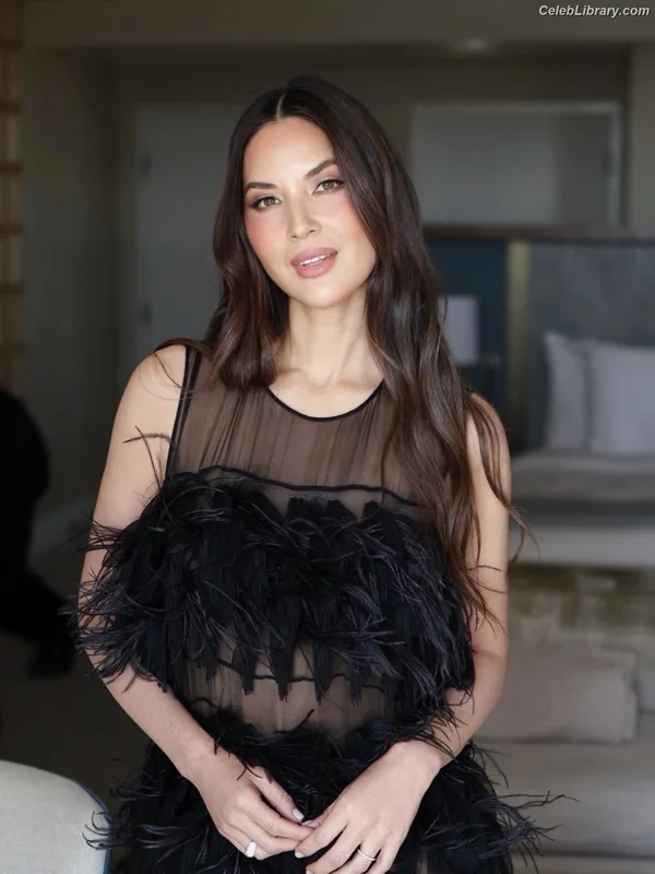 Olivia Munn photo 21 of 1075