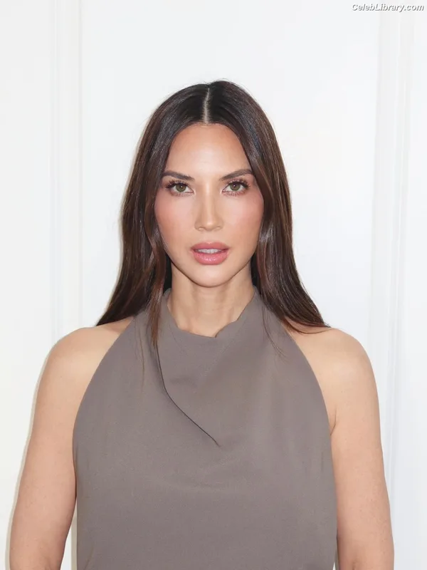 Olivia Munn photo 23 of 1075