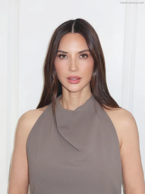 Olivia Munn photo 24 of 1075
