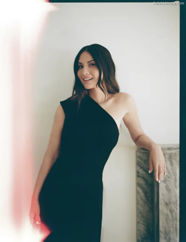 Olivia Munn photo 19 of 1075