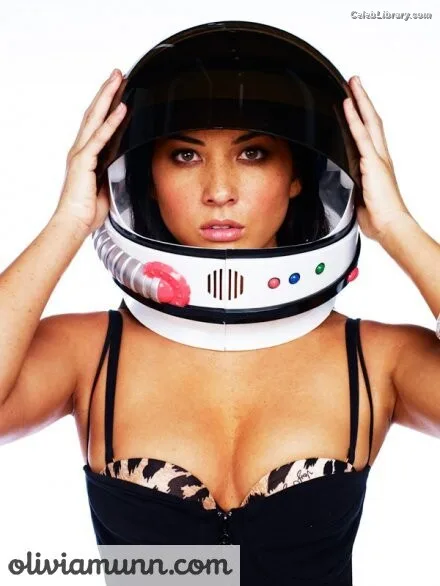 Olivia Munn photo 4 of 1075