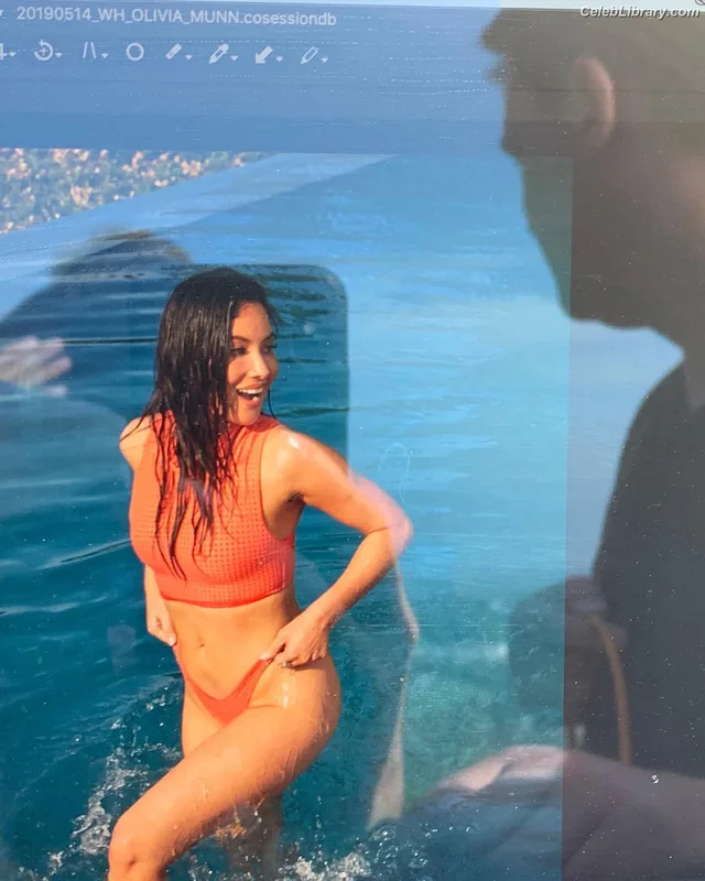 Olivia Munn photo 11 of 1075