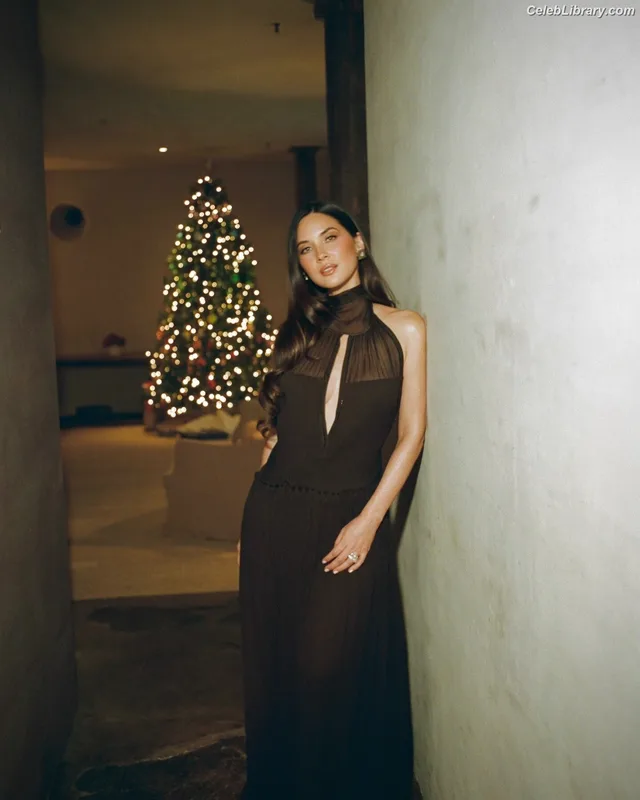 Olivia Munn photo 1 of 1075