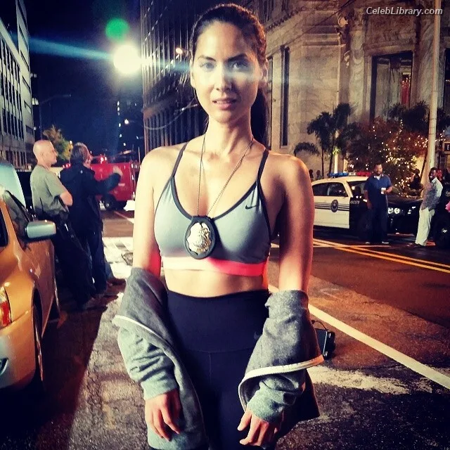 Olivia Munn photo 10 of 1075