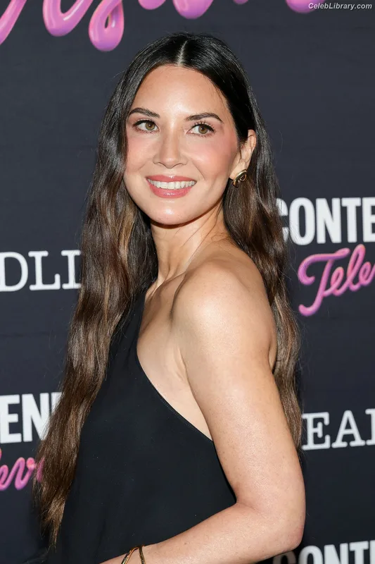Olivia Munn photo 10 of 1075