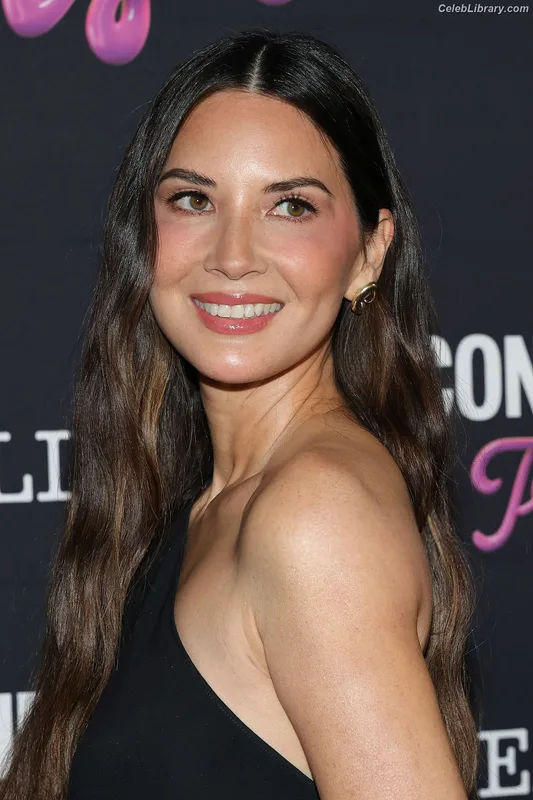 Olivia Munn photo 16 of 1075
