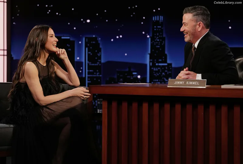Olivia Munn photo 21 of 1075