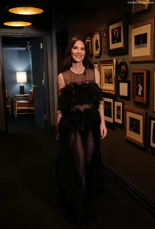 Olivia Munn photo 24 of 1075