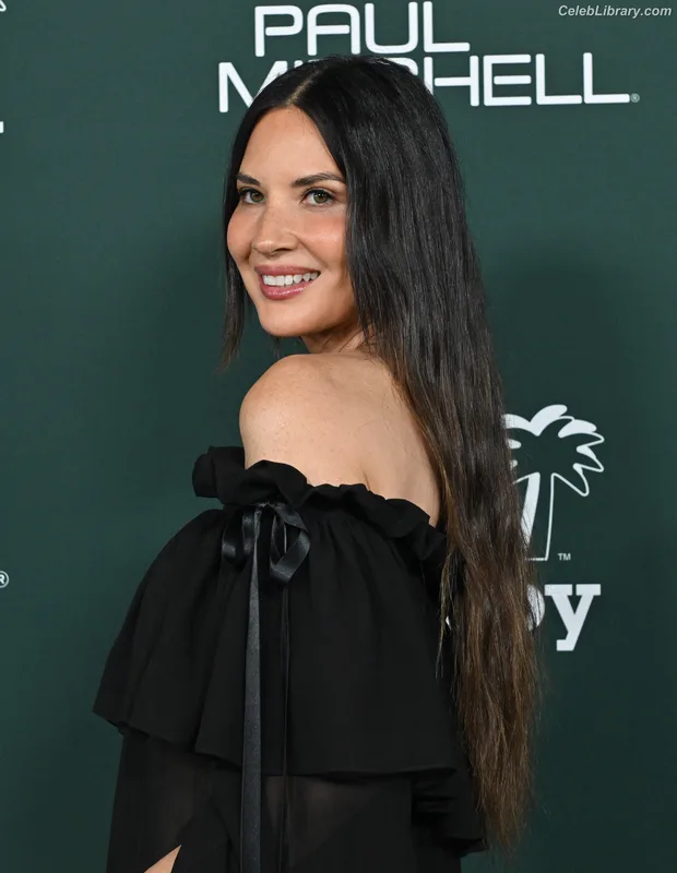 Olivia Munn photo 4 of 1075