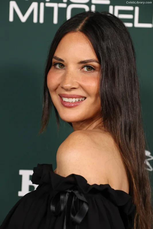 Olivia Munn photo 10 of 1075