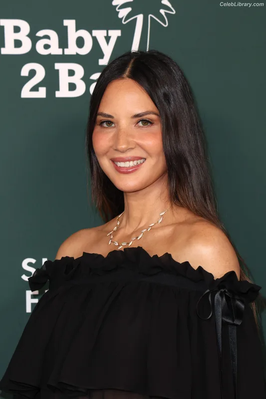 Olivia Munn photo 14 of 1075