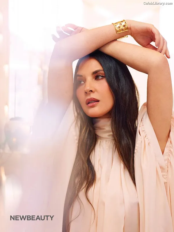 Olivia Munn photo 24 of 1075