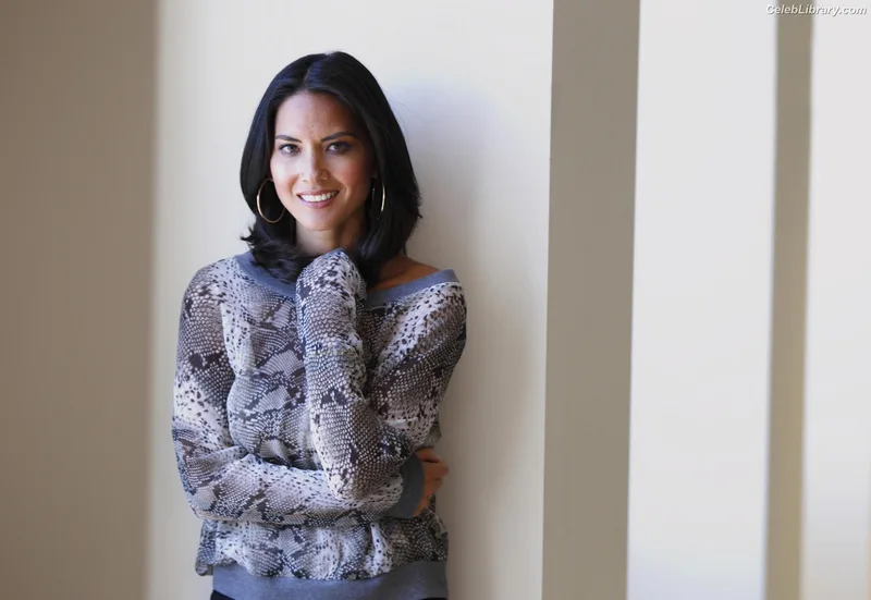 Olivia Munn photo 22 of 1075