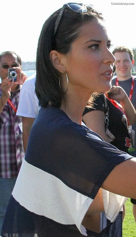 Olivia Munn photo 6 of 1075