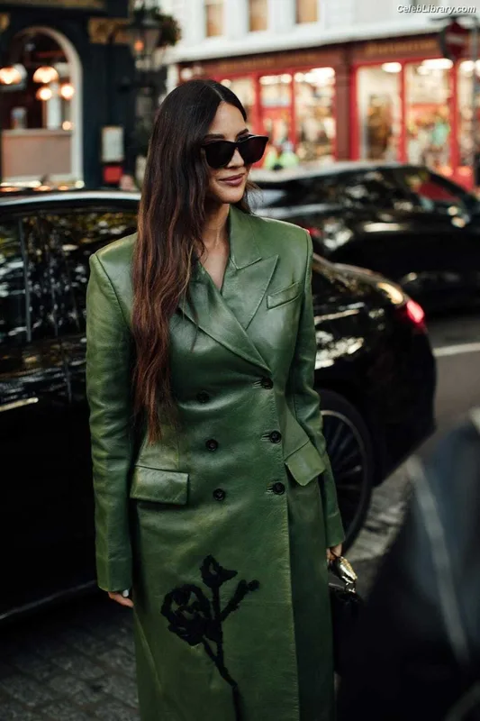 Olivia Munn photo 9 of 1075