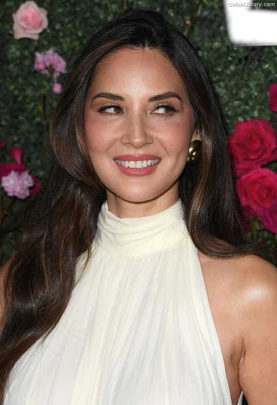 Olivia Munn photo 24 of 1075