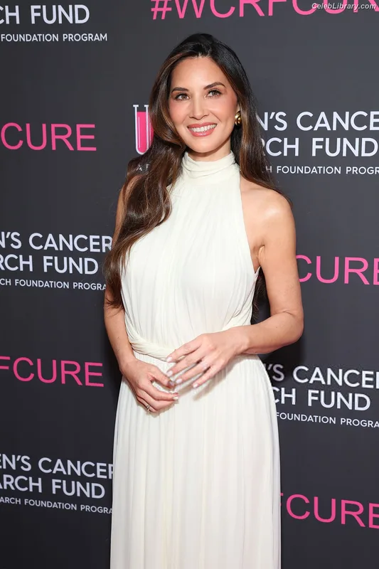 Olivia Munn photo 4 of 1075