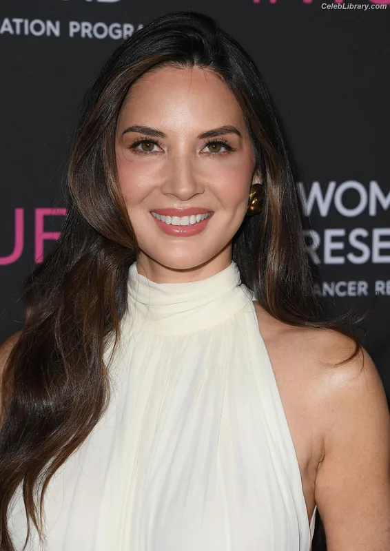 Olivia Munn photo 7 of 1075
