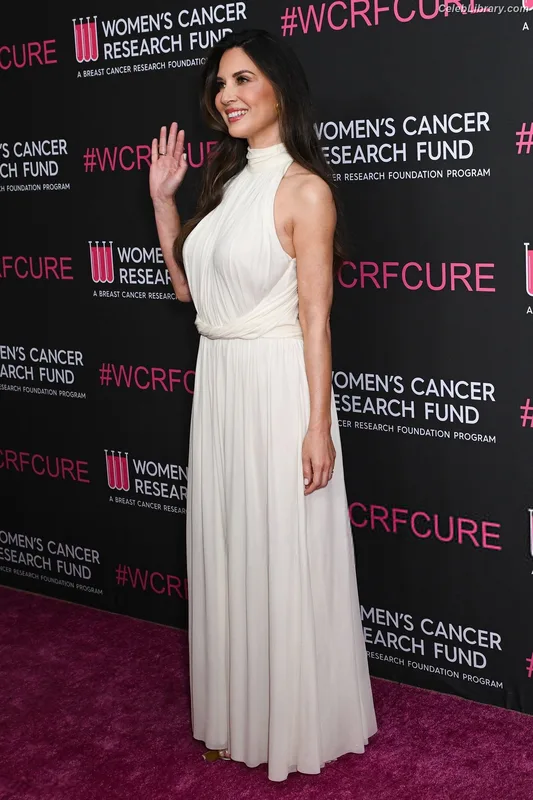 Olivia Munn photo 18 of 1075