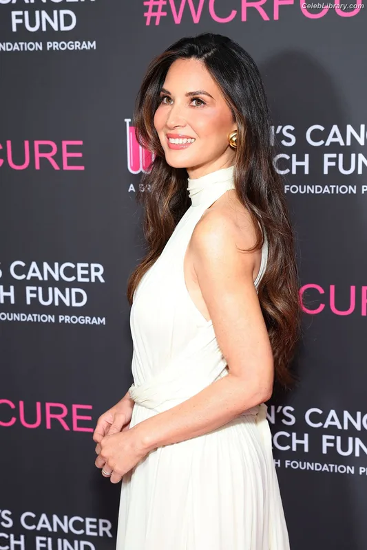Olivia Munn photo 20 of 1075