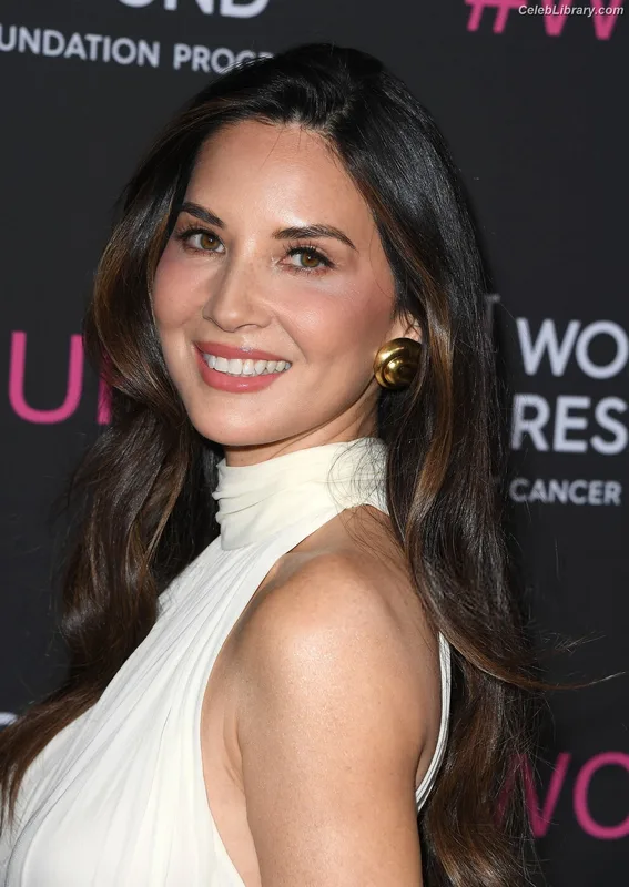 Olivia Munn photo 22 of 1075