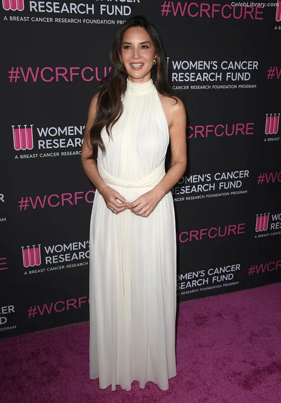 Olivia Munn photo 1 of 1075