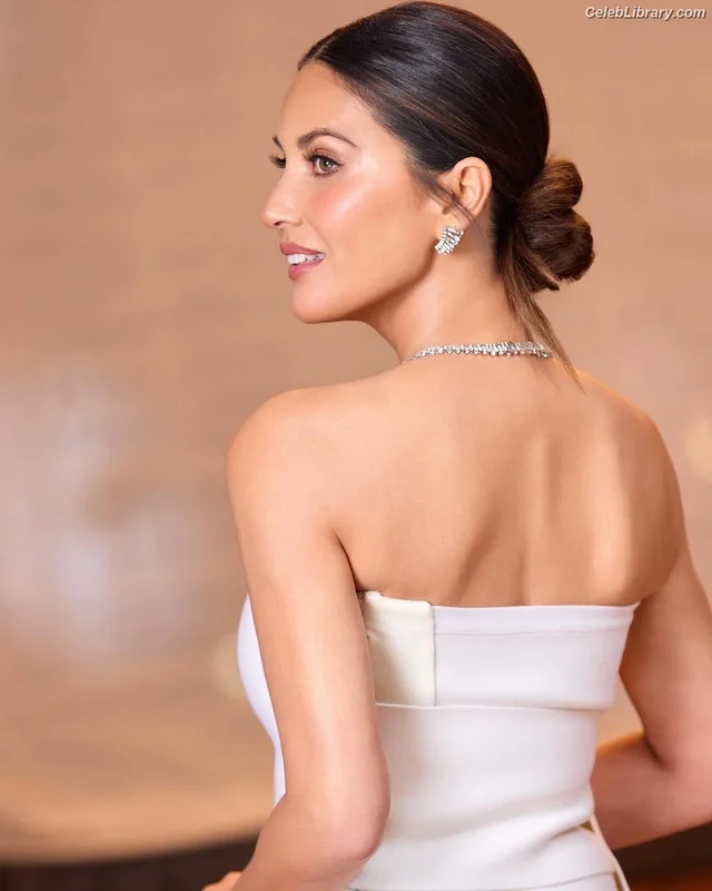 Olivia Munn photo 9 of 1075