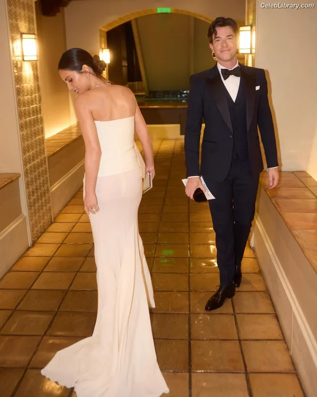 Olivia Munn photo 11 of 1075