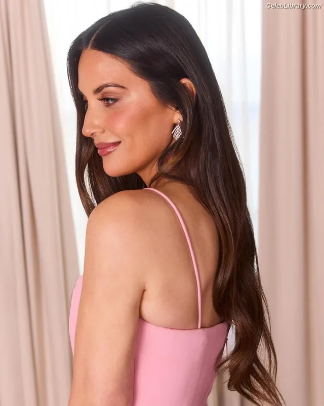 Olivia Munn photo 16 of 1075