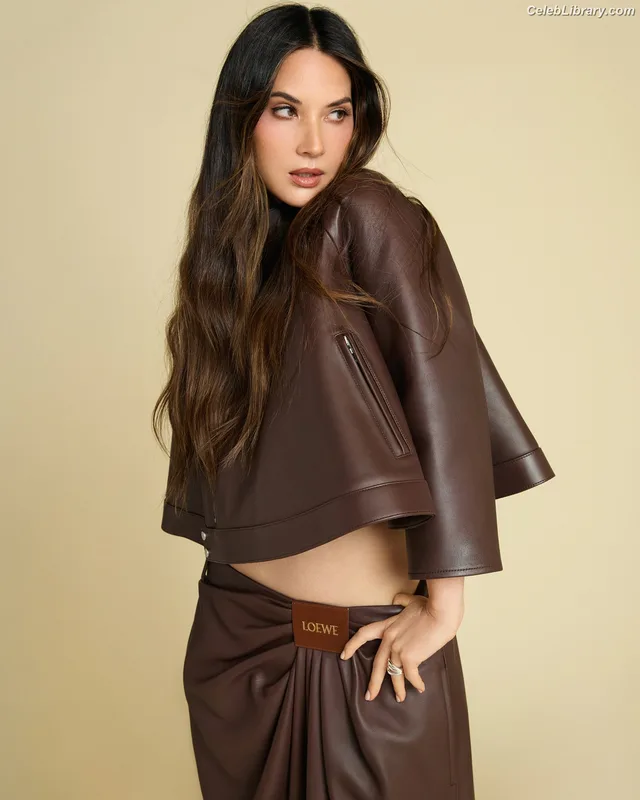 Olivia Munn photo 16 of 1075