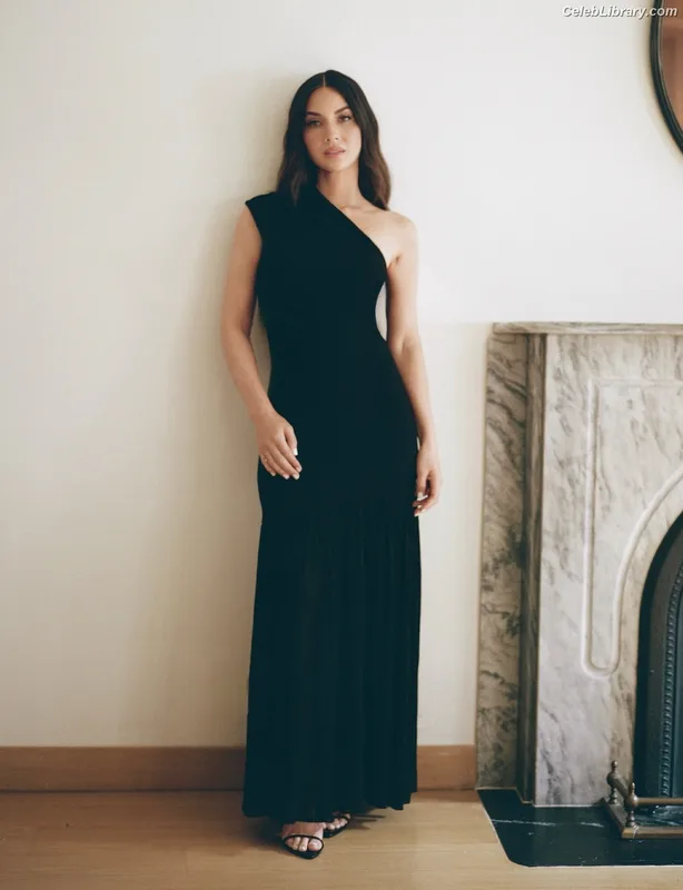 Olivia Munn photo 23 of 1075