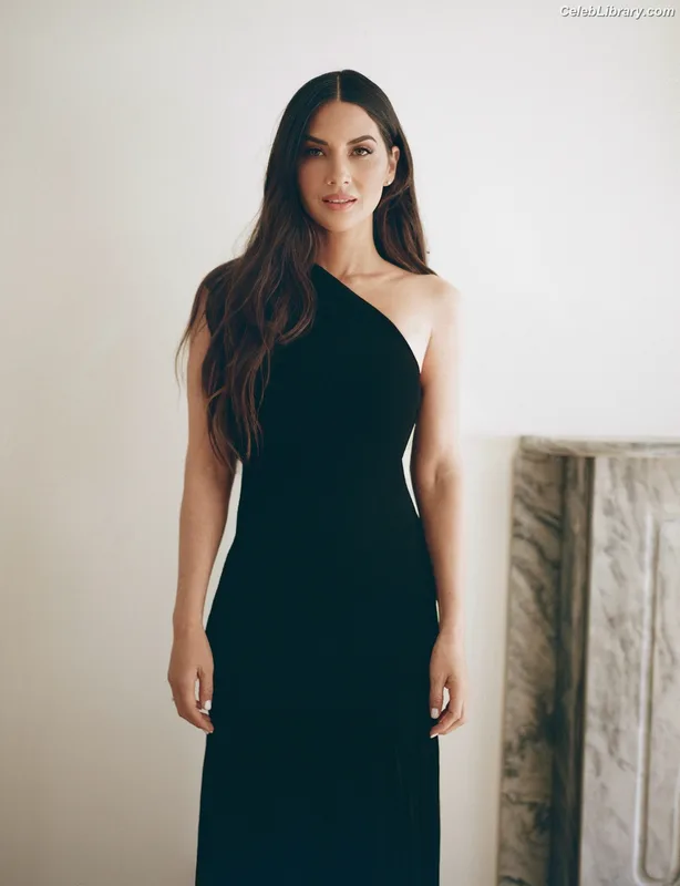 Olivia Munn photo 24 of 1075